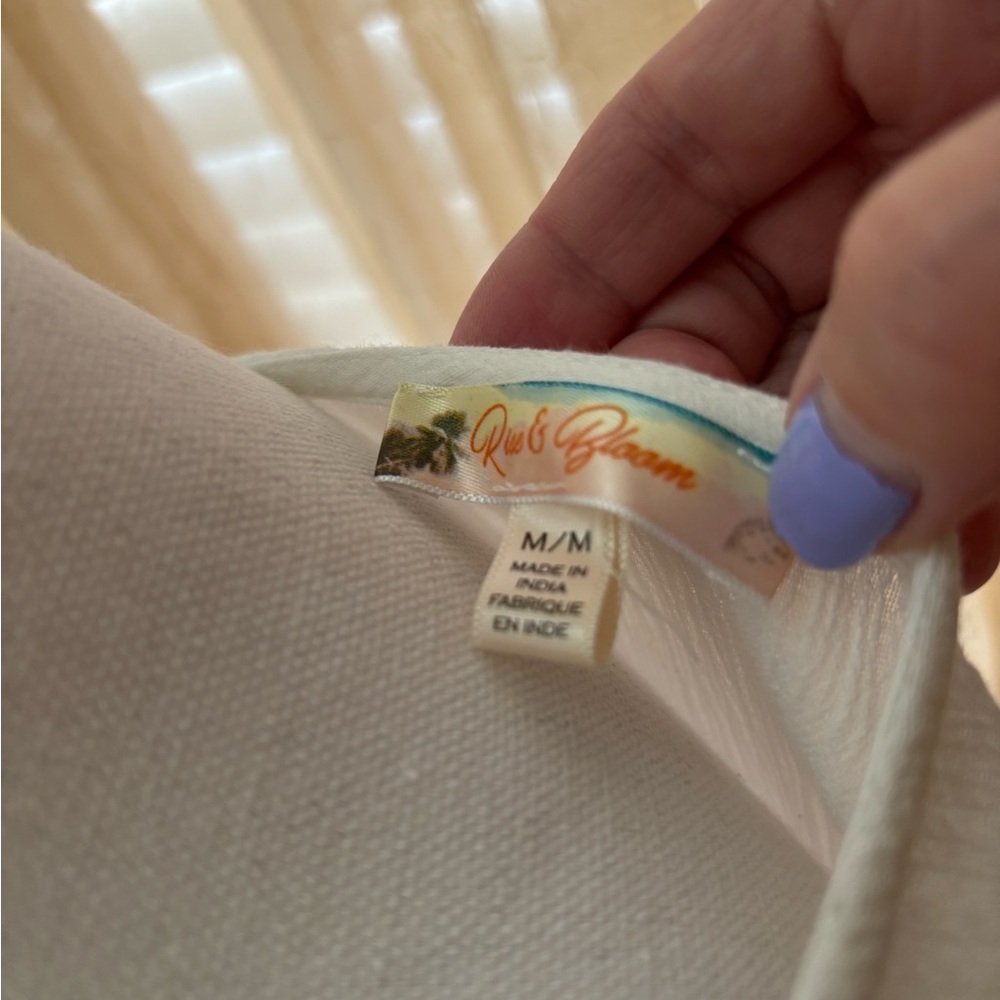 Floral Embroidered beach cover up - Picture 6 of 6